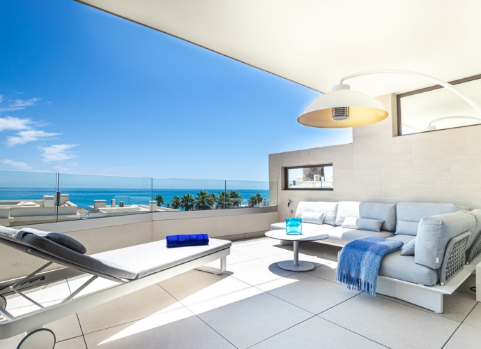 Apartamento Planta Media en Estepona - 1