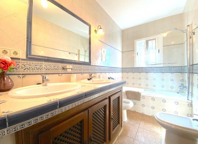 Villa Detached in Marbella - 6