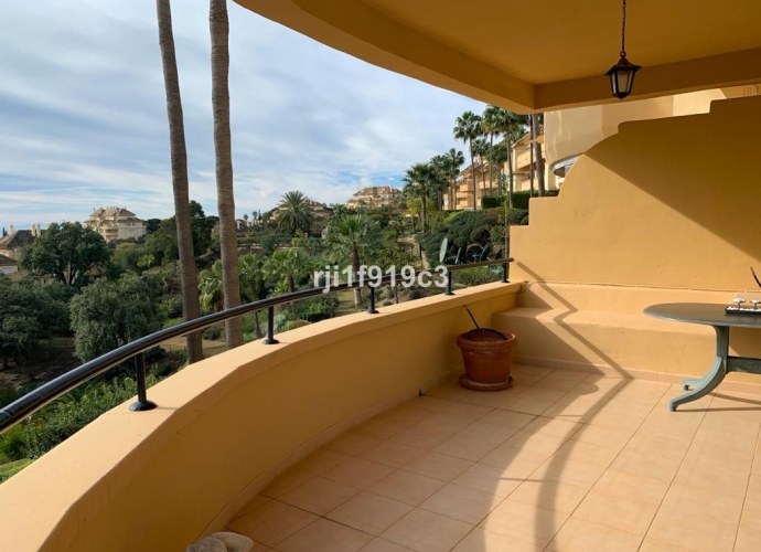 Appartement milieu d’Etage situé à Elviria Elviria Hills  - 2