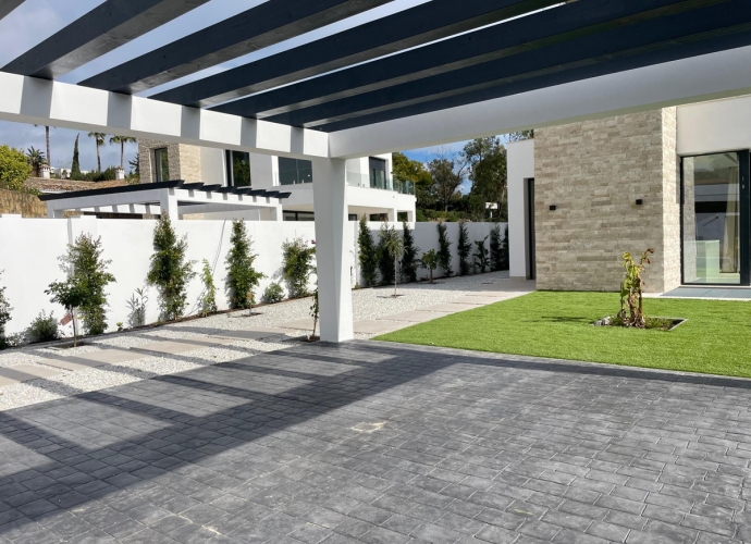Villa Detached in Estepona - 2
