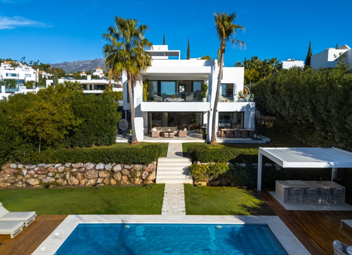 Villa Independiente en Nueva Andalucía - 1