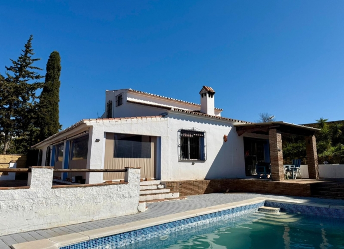 Villa Detached in Estepona - 1