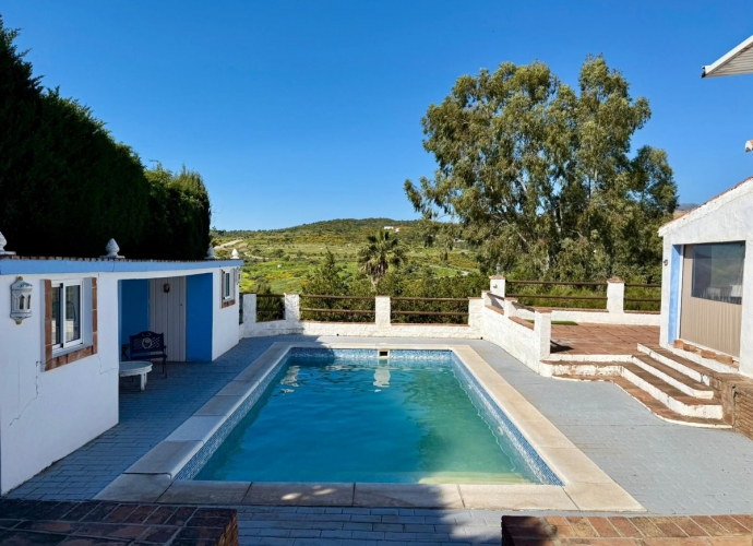 Villa Detached in Estepona - 3