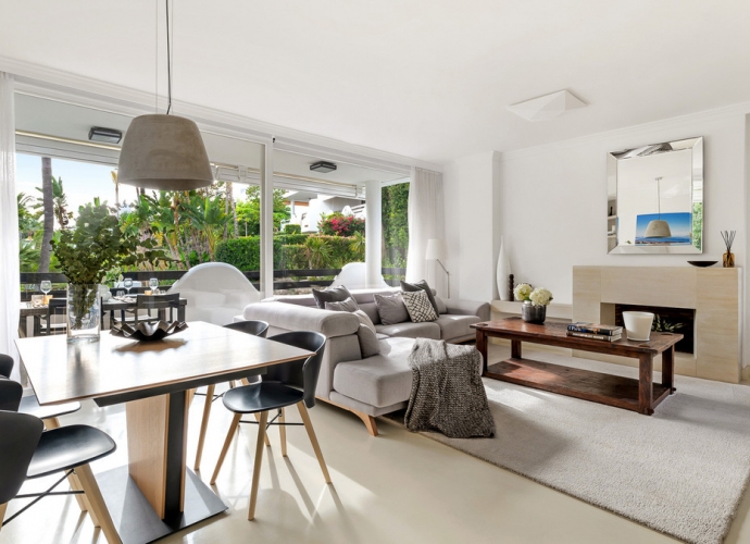 Villa Semi Detached in The Golden Mile - 2