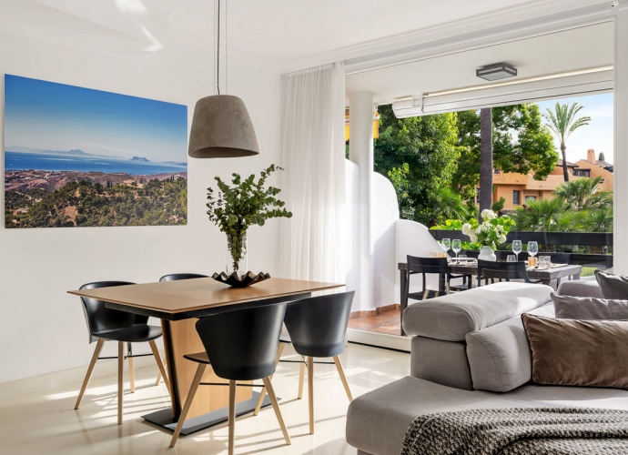 Villa Semi Detached in The Golden Mile - 6